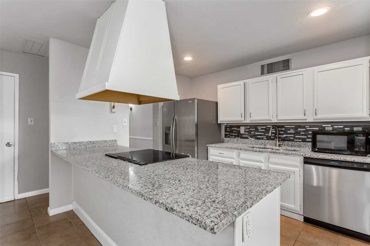 622 Valley View Dr - Photo 6 of 34