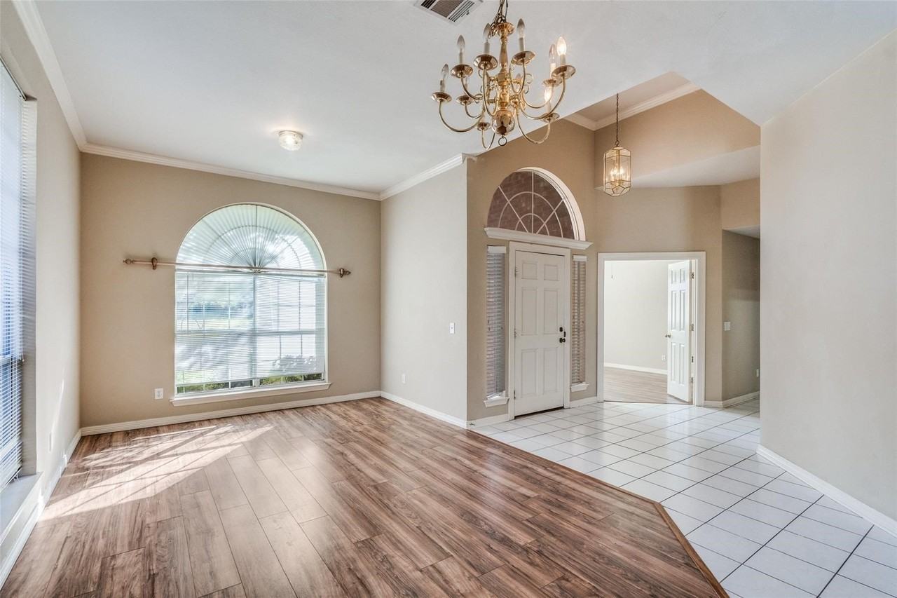 2305 Pittner Ln - Photo 4 of 29