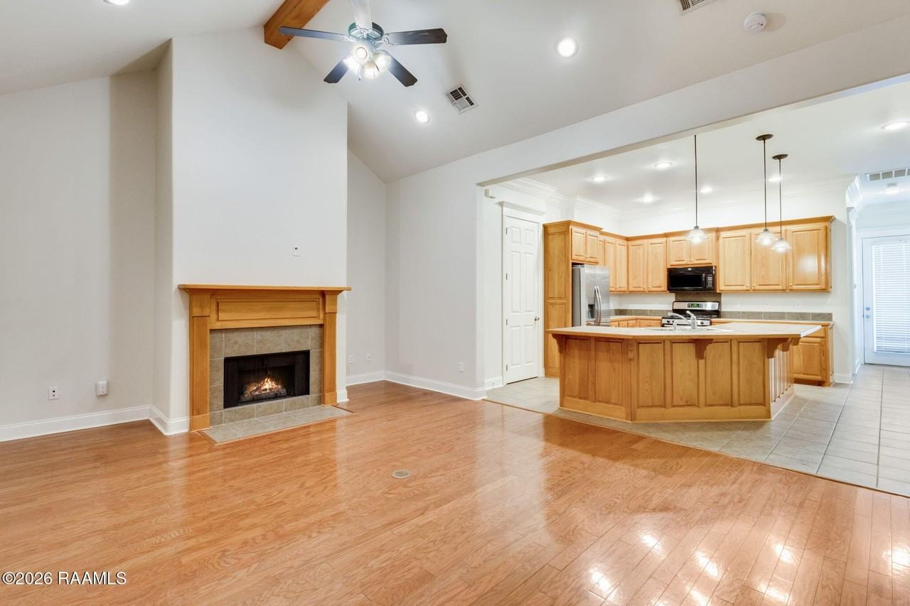 200 W Brentwood Blvd #2 - Photo 4 of 16
