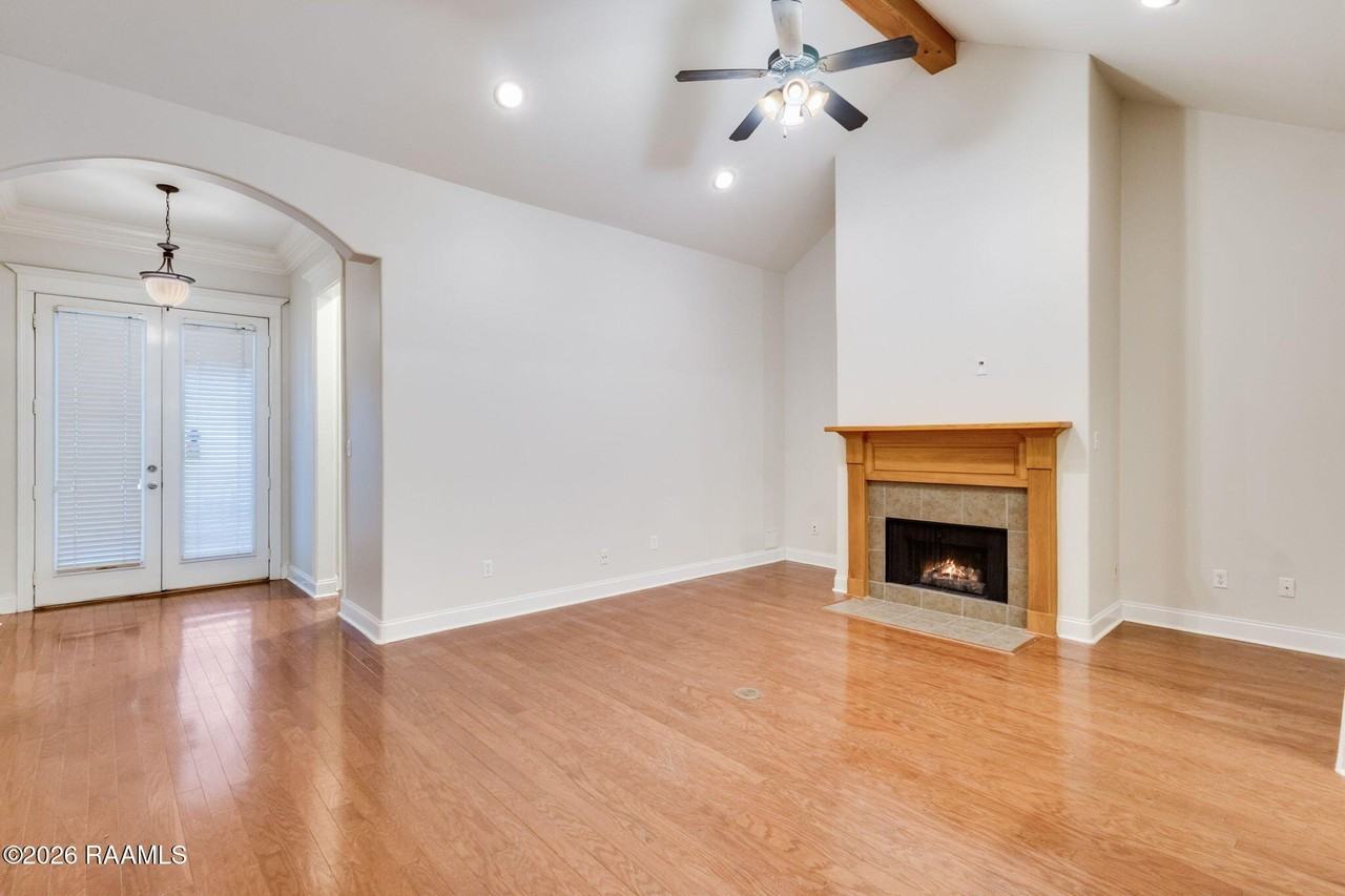 200 W Brentwood Blvd #2 - Photo 5 of 16