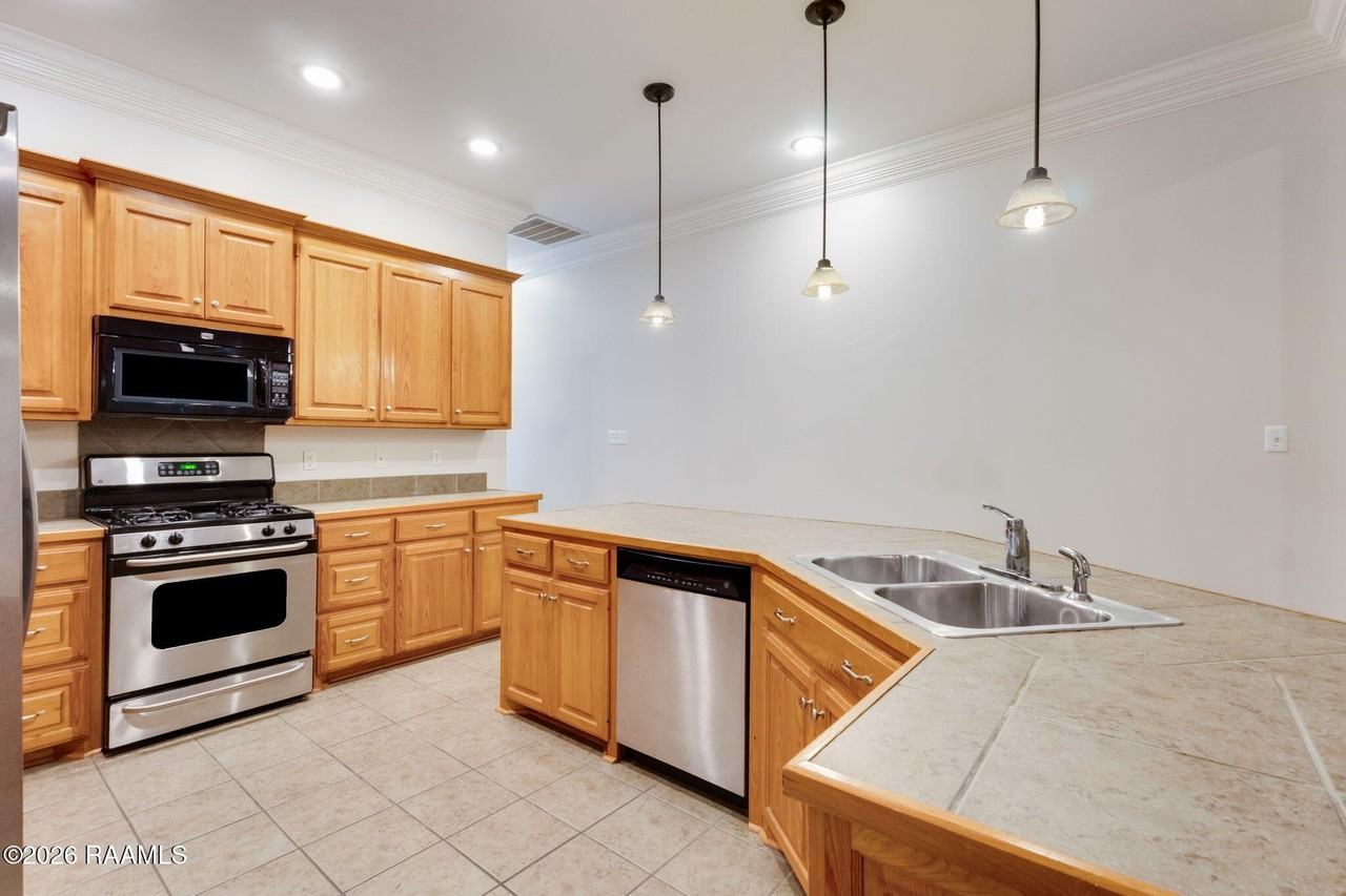 200 W Brentwood Blvd #2 - Photo 7 of 16