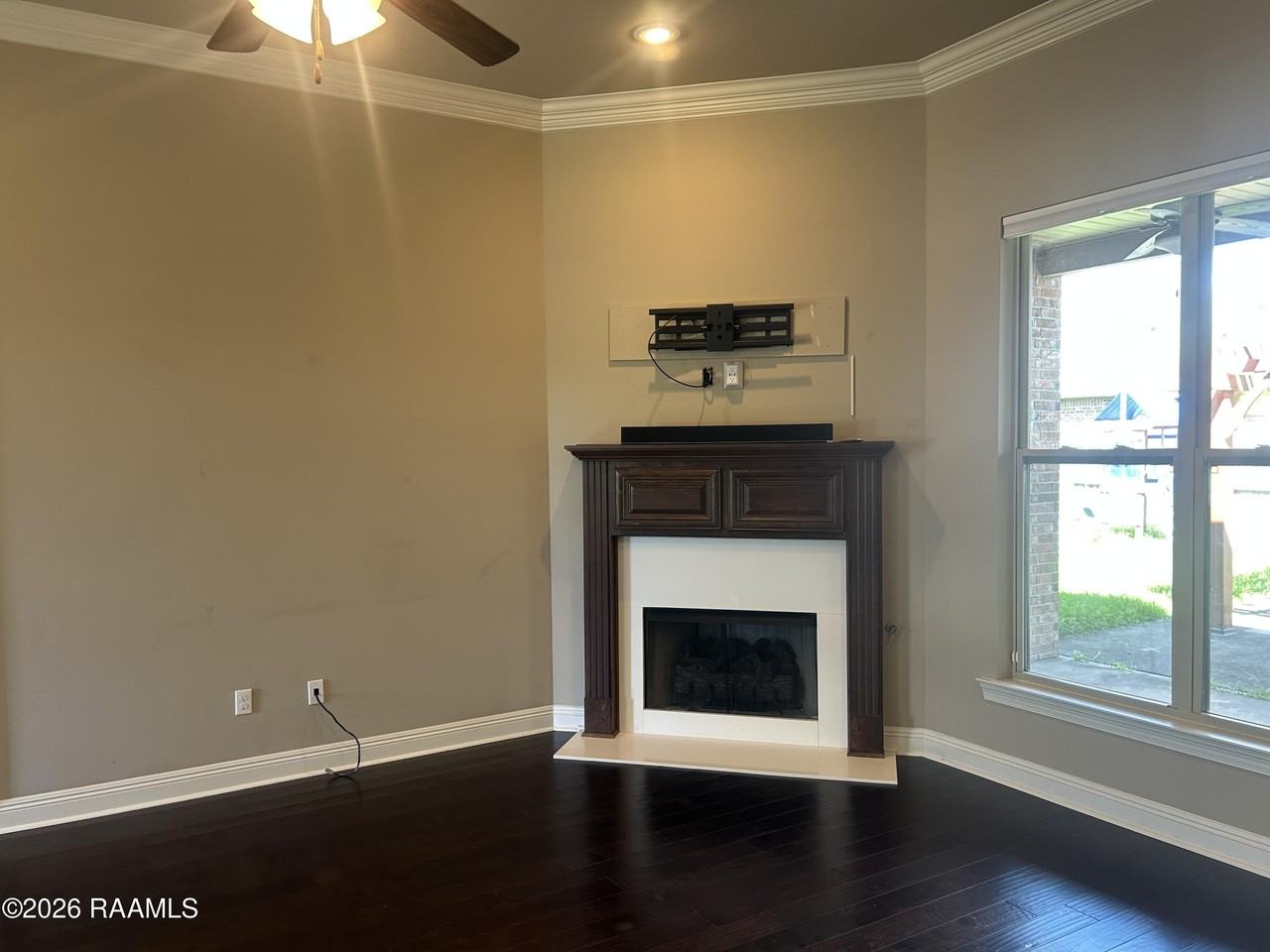 222 Woodhaven Rd - Photo 7 of 20