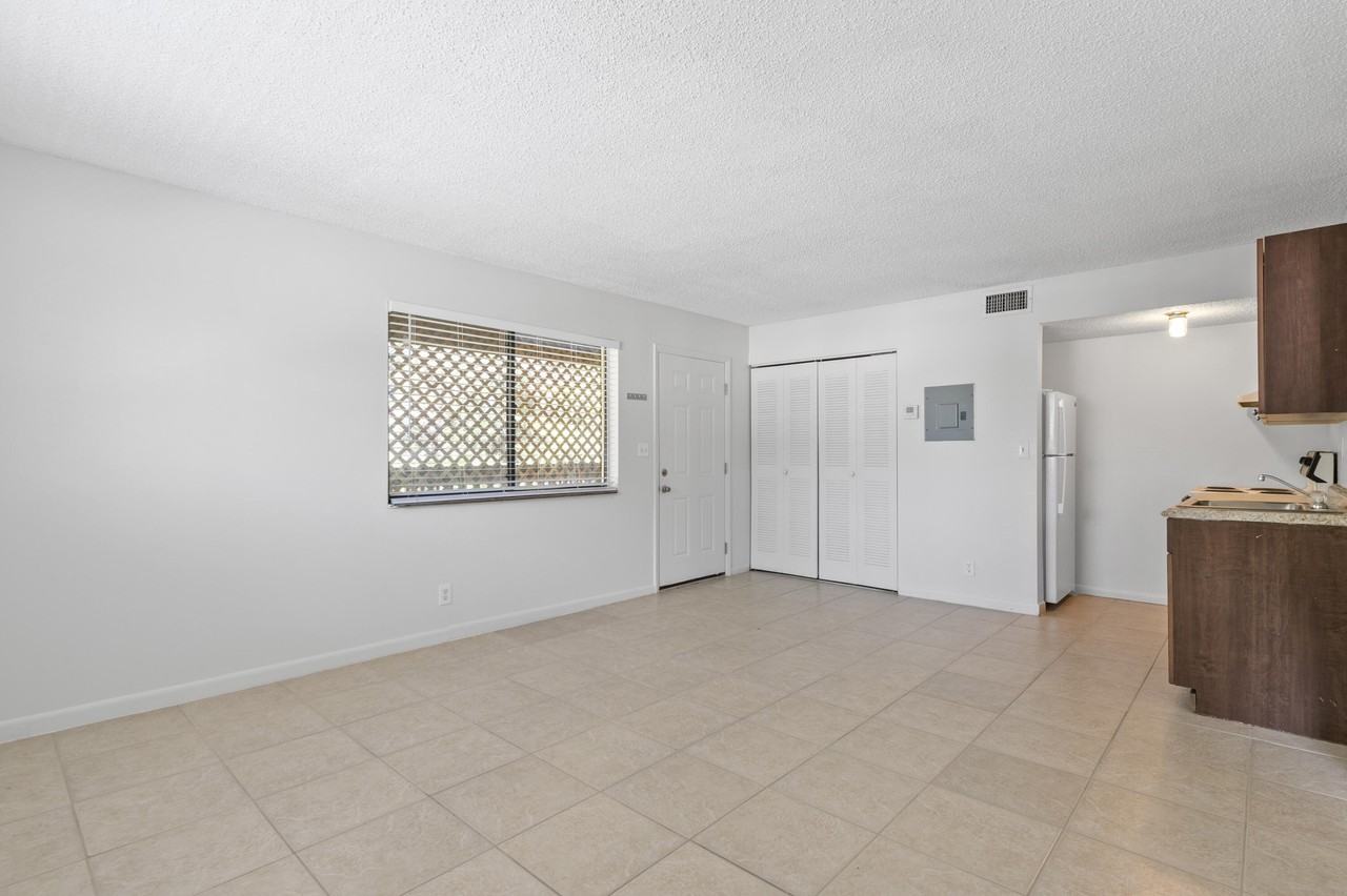 2054 Nw 43rd Ter #4 - Photo 3 of 18