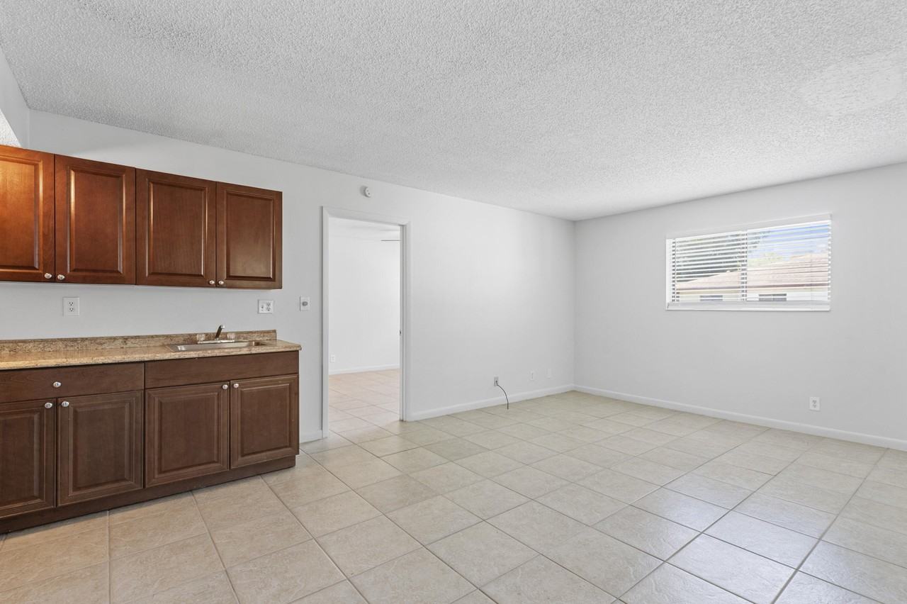 2054 Nw 43rd Ter #4 - Photo 4 of 18
