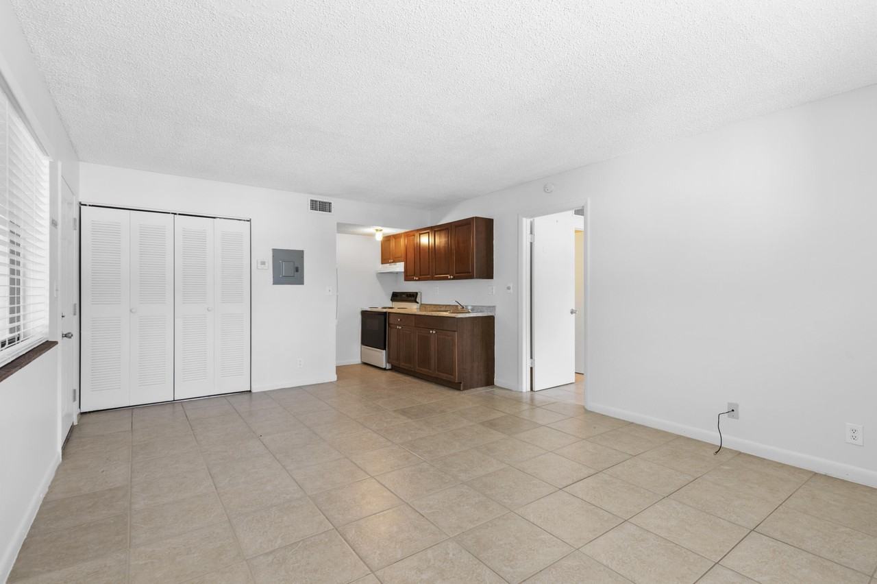 2054 Nw 43rd Ter #4 - Photo 5 of 18