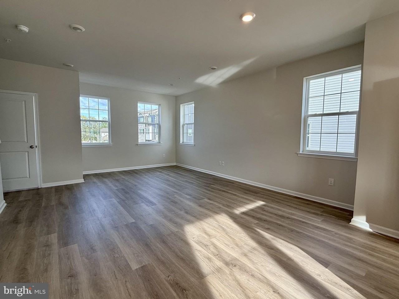 209 Independence Ct - Photo 6 of 26