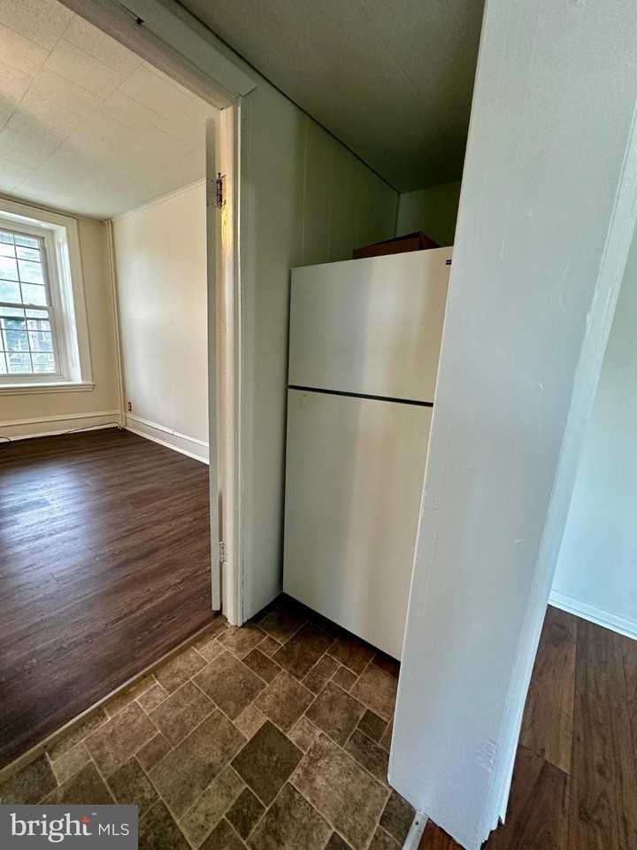 201 Bridge St #4 - Photo 4 of 9