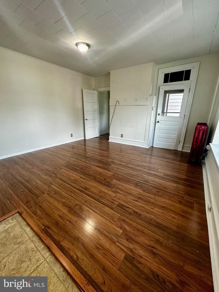 201 Bridge St #4 - Photo 6 of 9