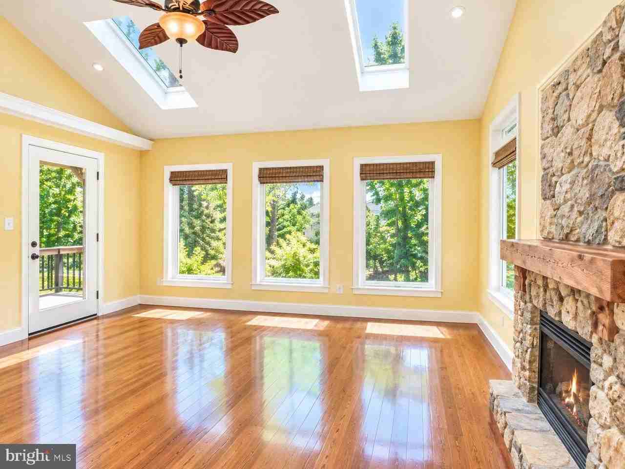 1320 Elsinore Ave - Photo 4 of 14