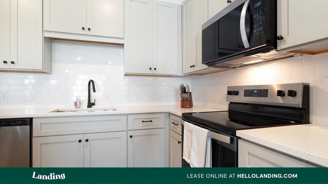 4821 SW 48TH Ave - Photo 3 of 50