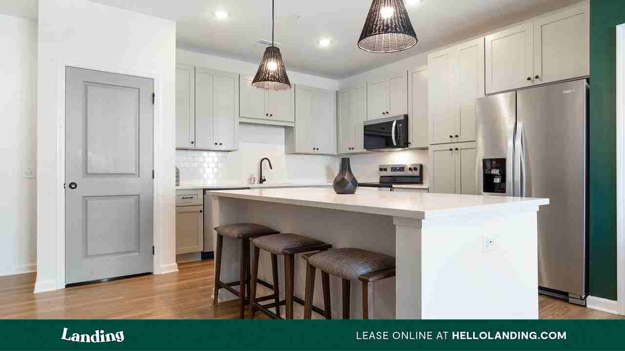 4821 SW 48TH Ave - Photo 7 of 50