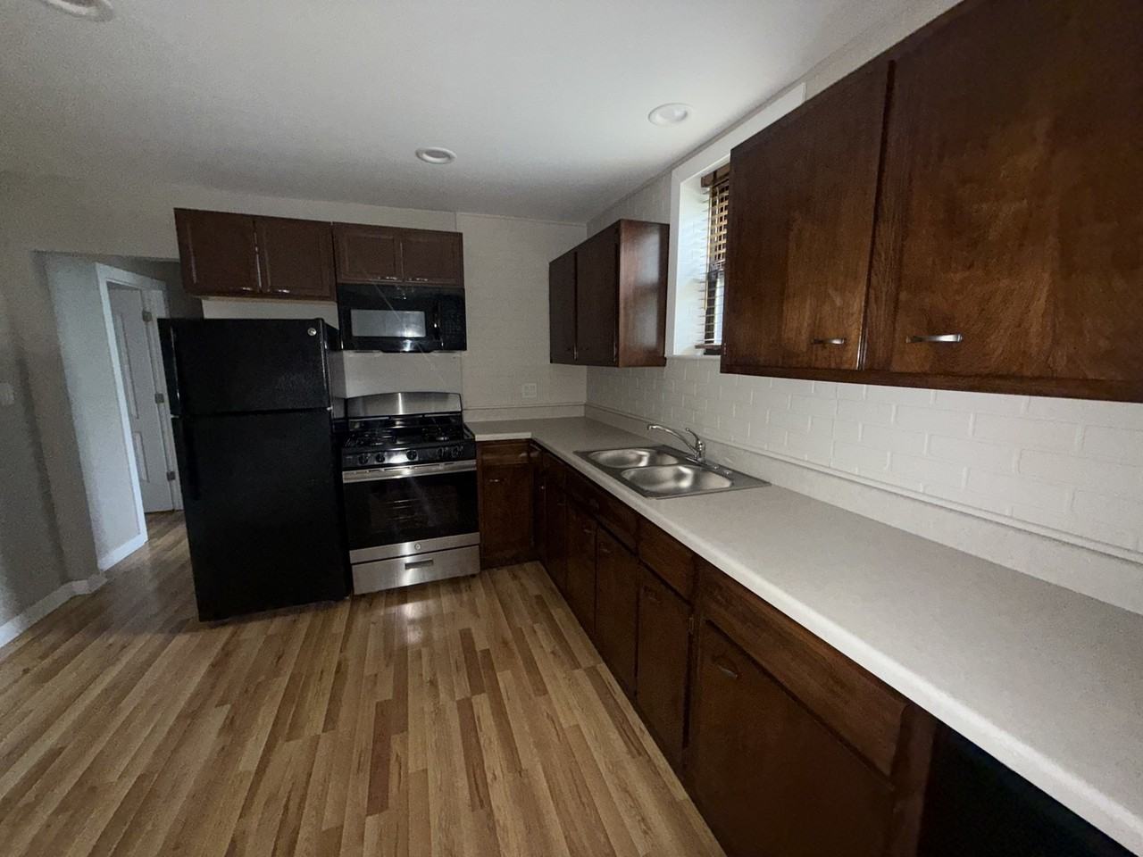 1037 West Polk Street #1R - Photo 2 of 12