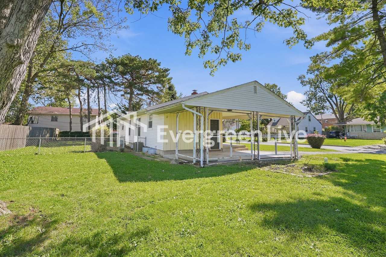 106 Pinewood Dr - Photo 2 of 15