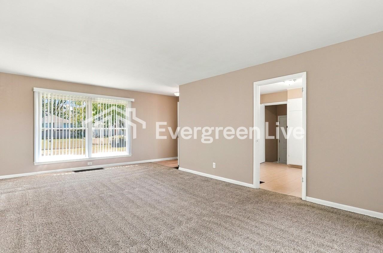106 Pinewood Dr - Photo 4 of 15