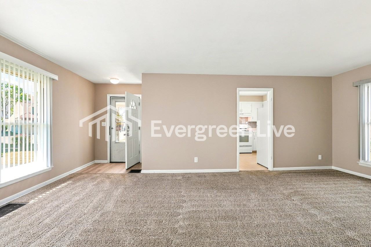 106 Pinewood Dr - Photo 5 of 15