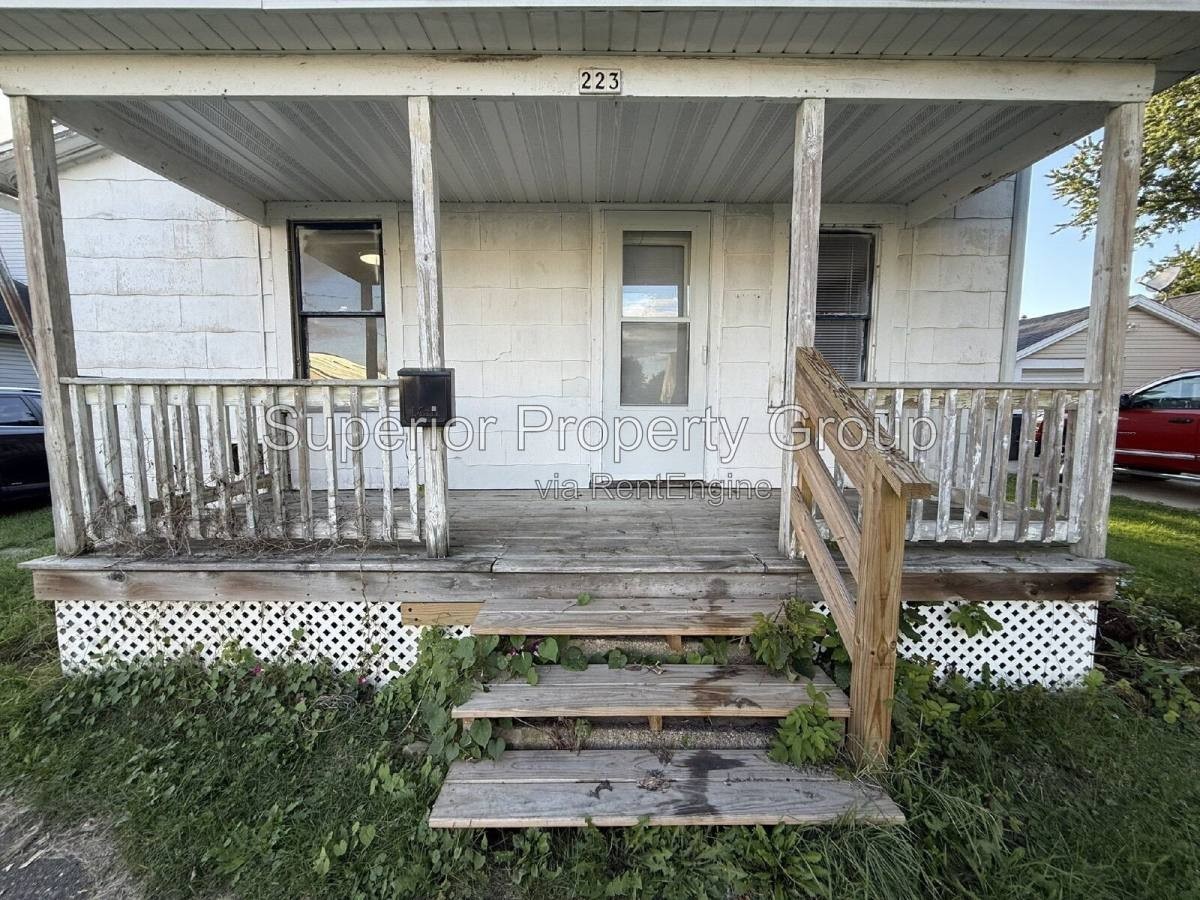 223 Dickinson St - Photo 3 of 10