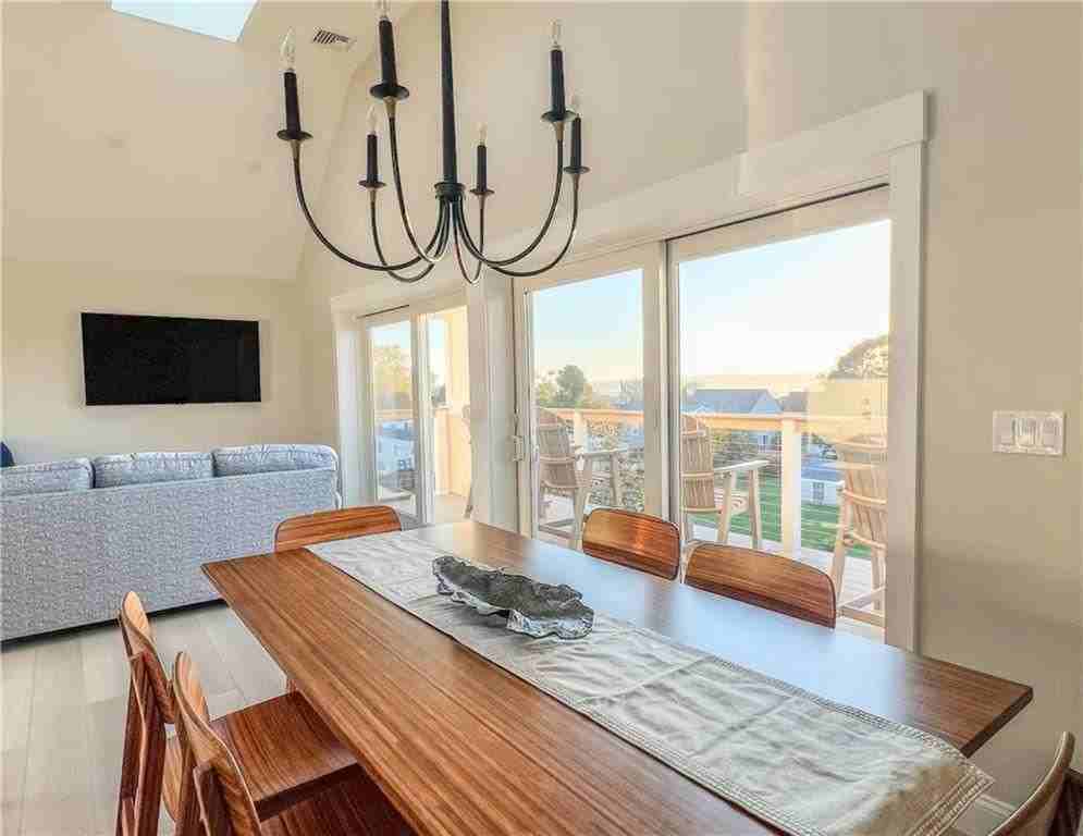 174 Renfrew Ave ##2 - Photo 5 of 29