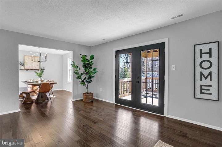 3001 Mahonia Way - Photo 2 of 7