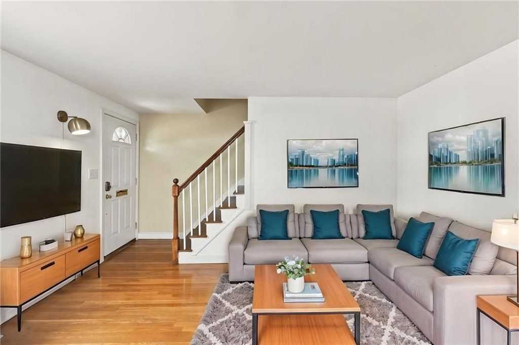 258 Lowden St - Photo 3 of 20