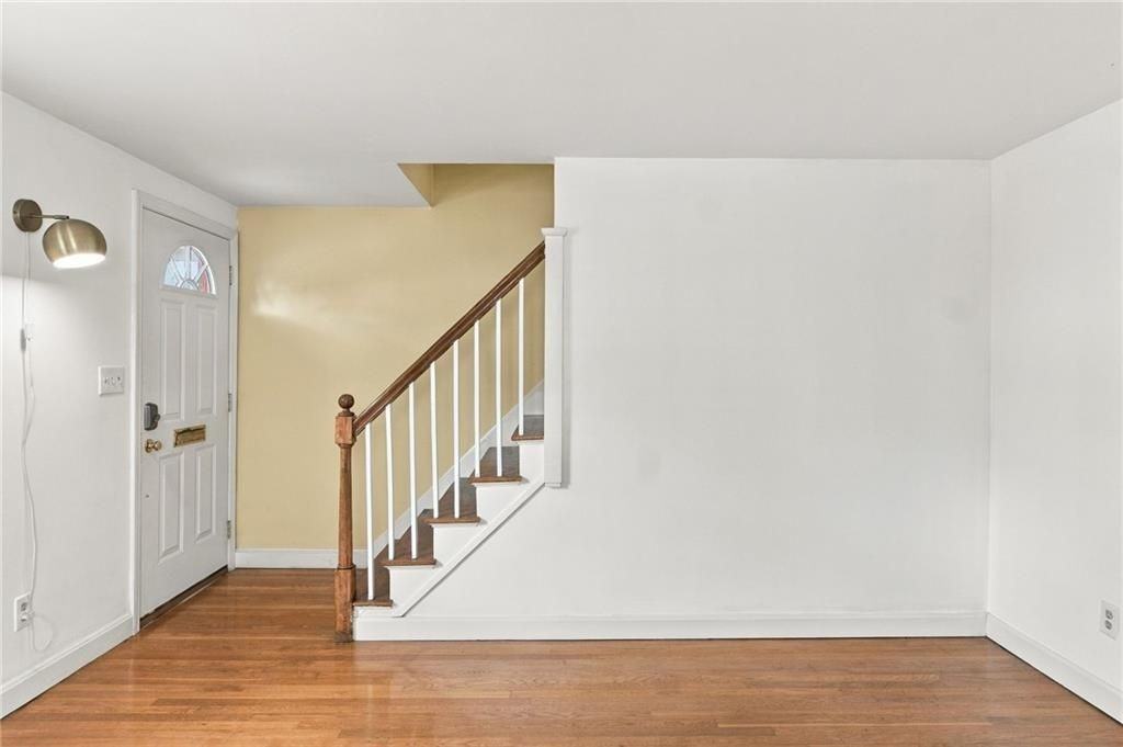 258 Lowden St - Photo 4 of 20