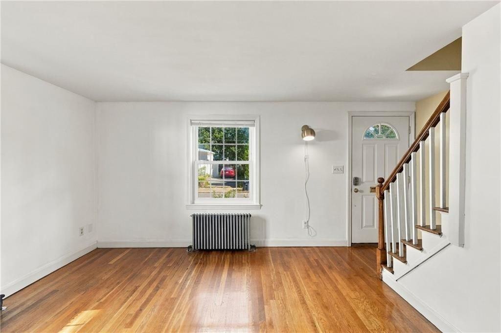 258 Lowden St - Photo 5 of 20