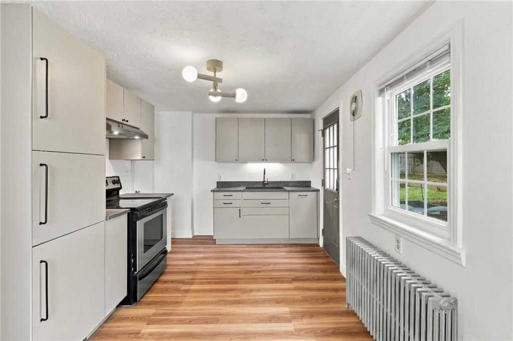 258 Lowden St - Photo 6 of 20