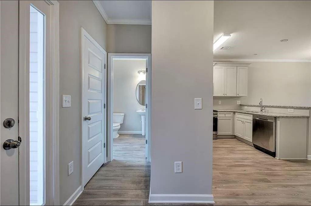 305 Melody Ln Ne - Photo 3 of 32