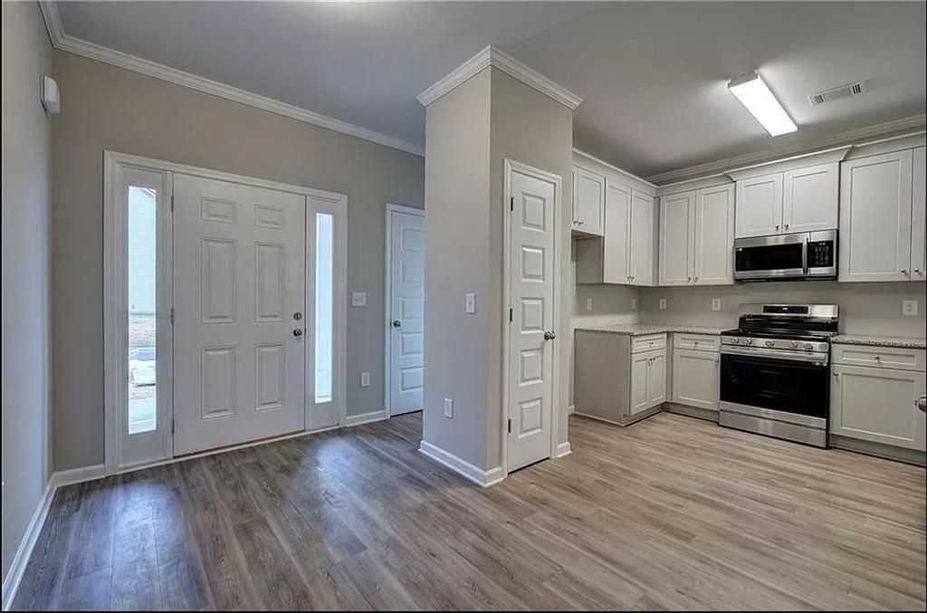 305 Melody Ln Ne - Photo 4 of 32