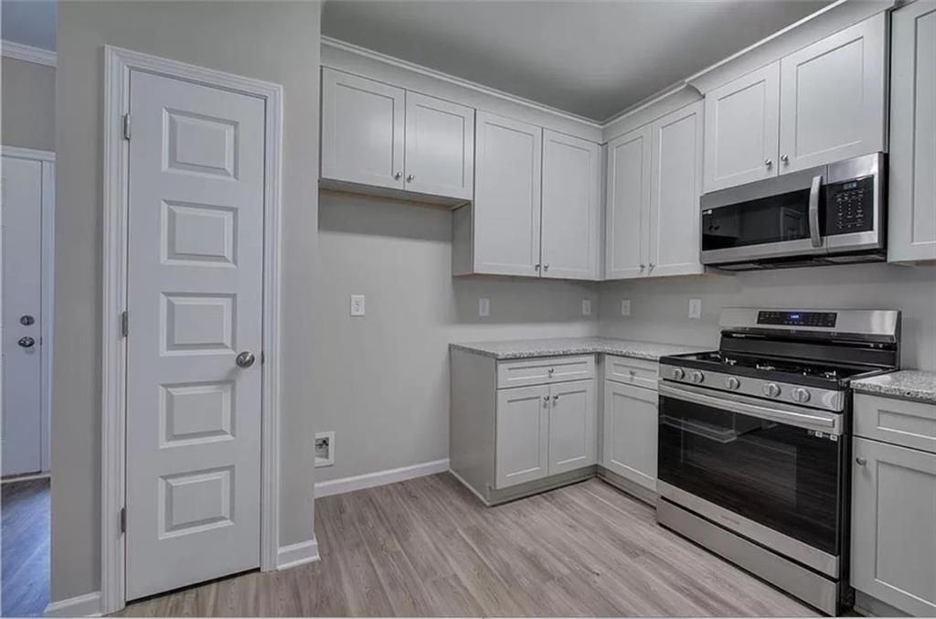 305 Melody Ln Ne - Photo 5 of 32
