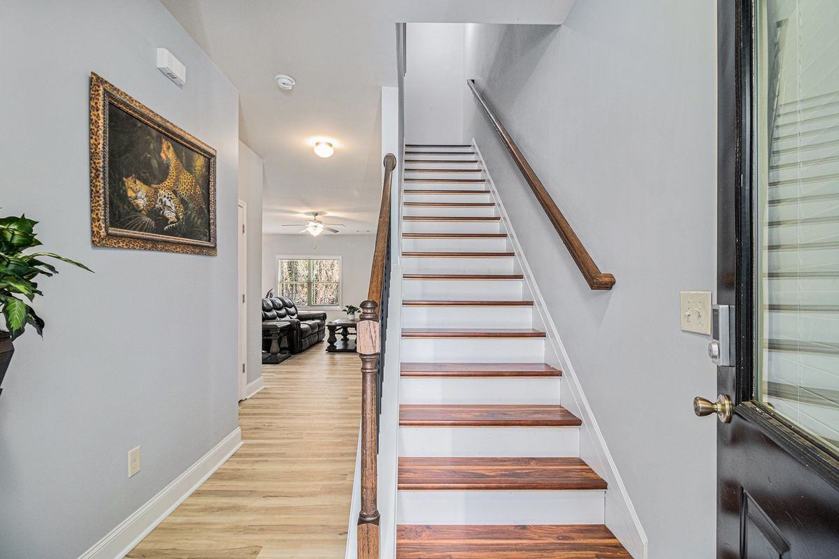 225 Green Bridge Ct - Photo 3 of 15