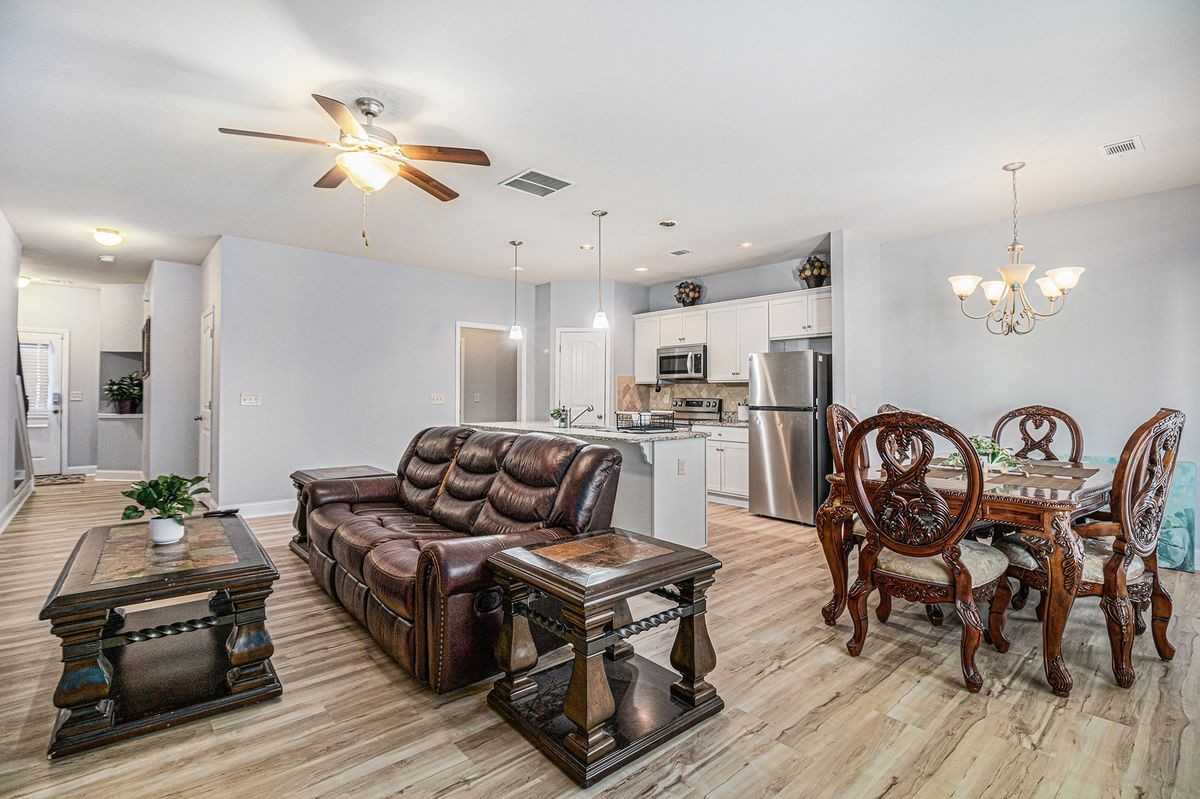 225 Green Bridge Ct - Photo 4 of 15