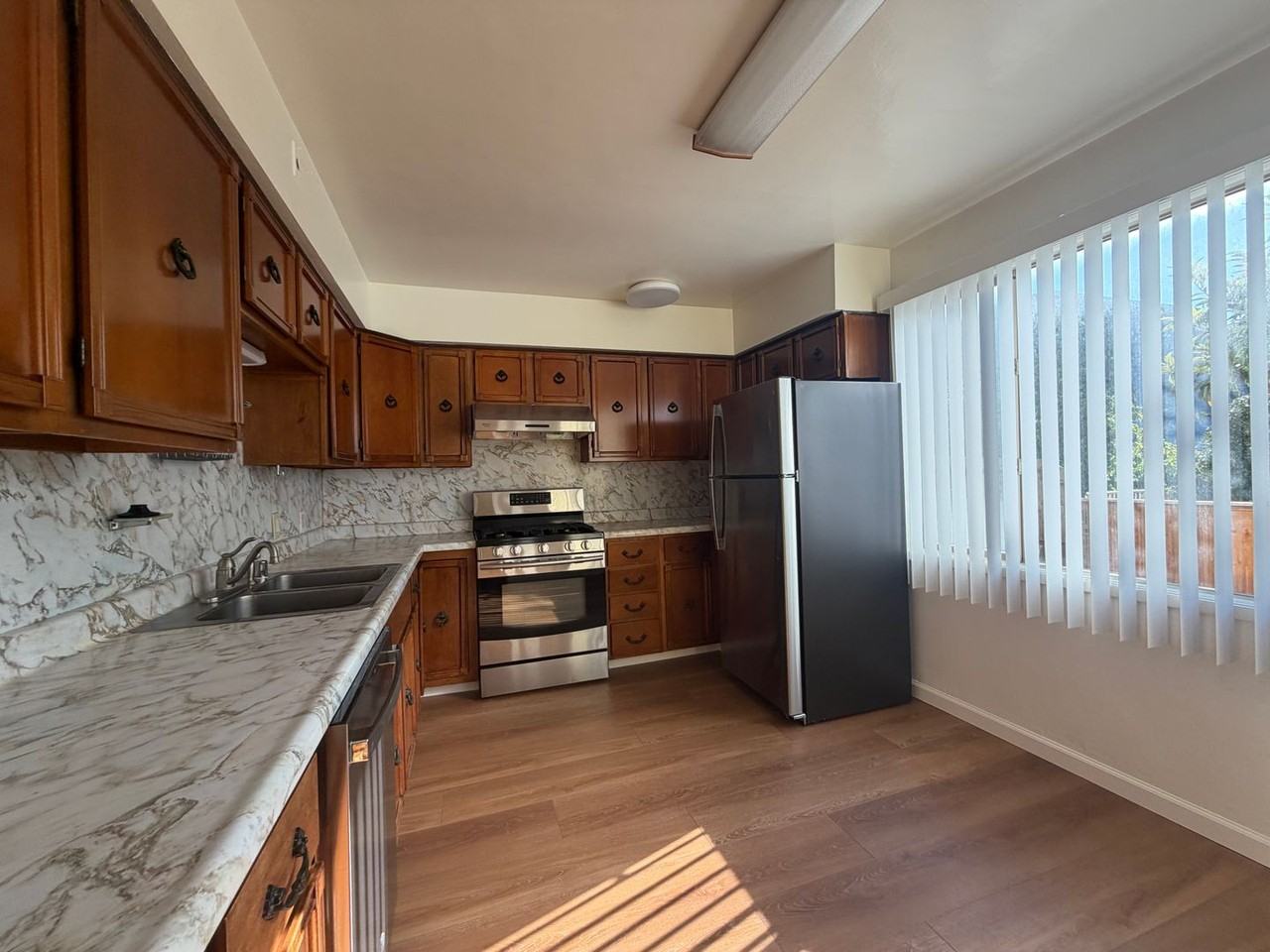 1247 Pacific Ave - Photo 3 of 19