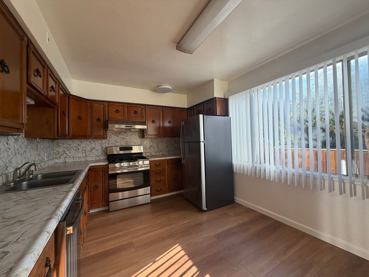1247 Pacific Ave - Photo 5 of 19