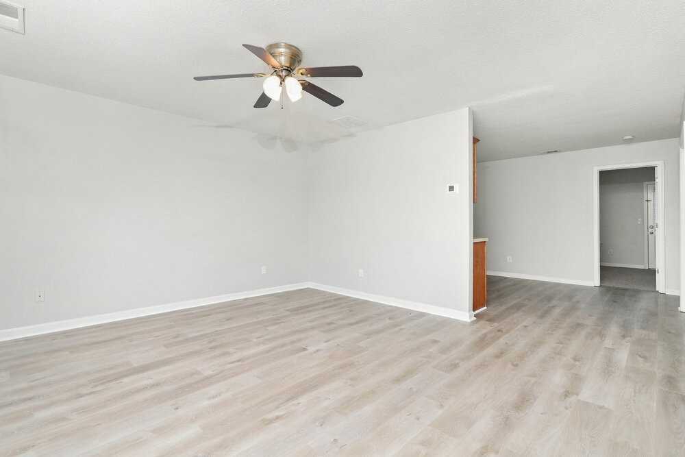 52 Middleton Ct - Photo 5 of 17