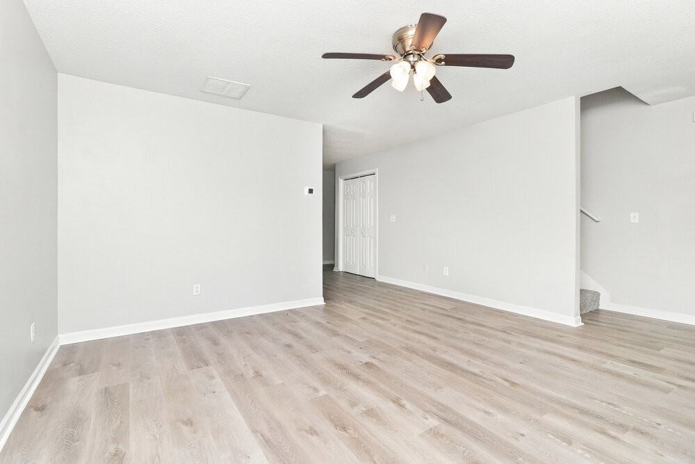52 Middleton Ct - Photo 7 of 17