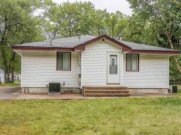 5721 Quincy St - Photo 2 of 10