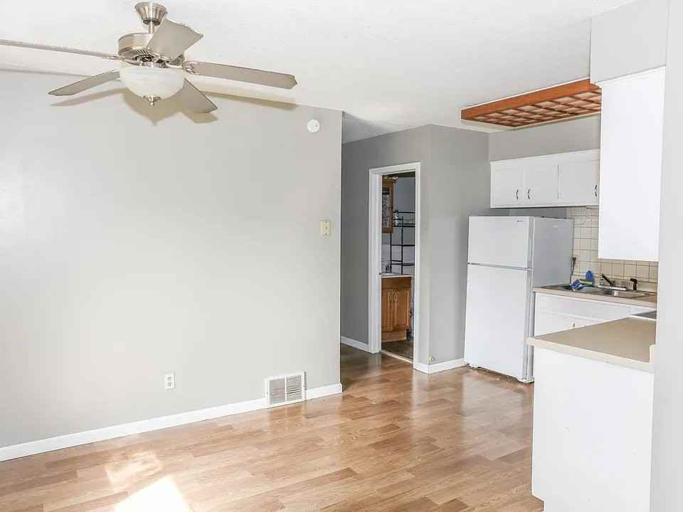 5721 Quincy St - Photo 3 of 10
