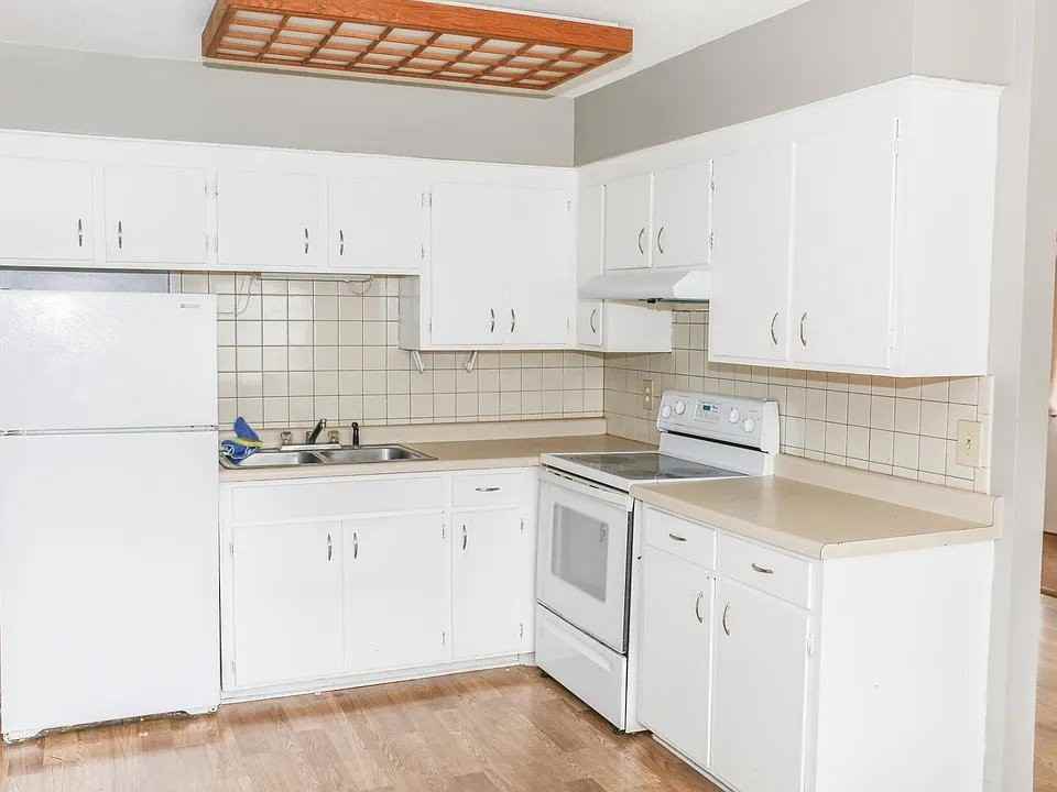 5721 Quincy St - Photo 4 of 10