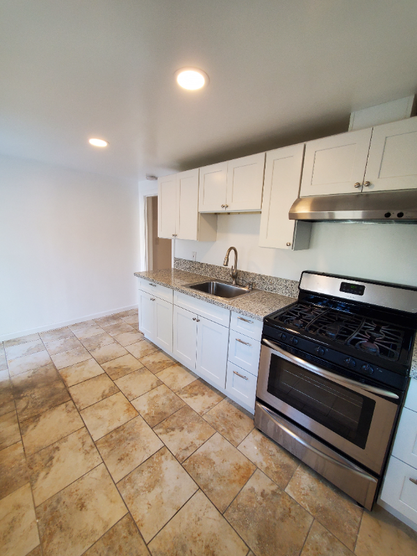 2730 Lime St #B - Photo 2 of 6