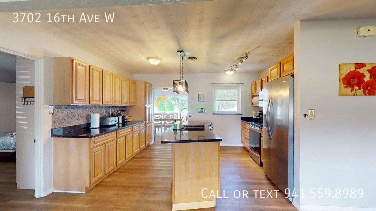 3702 16th Ave W - Photo 4 of 19