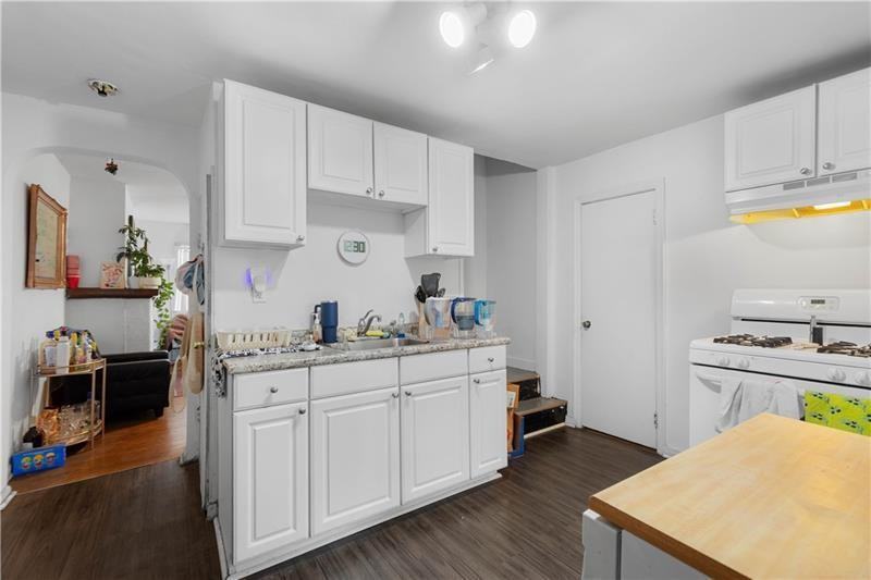 159 S 16th St - Photo 4 of 10