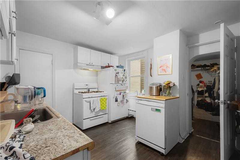 159 S 16th St - Photo 5 of 10