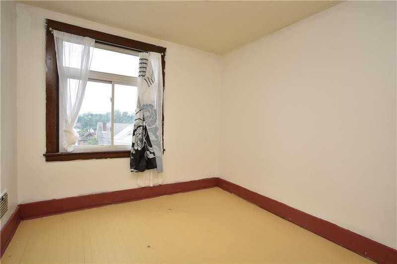 140 Saint Joseph St - Photo 4 of 13