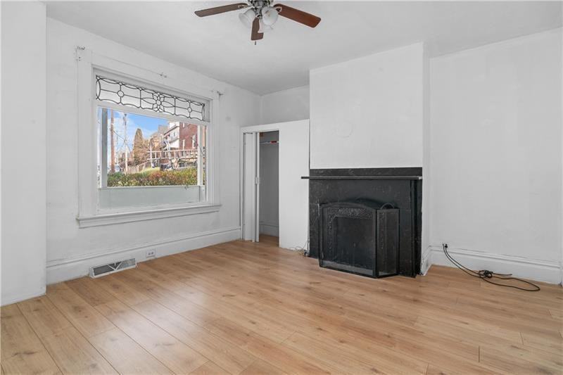 108 Sherman St - Photo 4 of 12