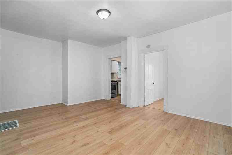 108 Sherman St - Photo 5 of 12