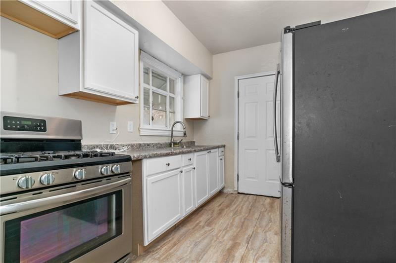 108 Sherman St - Photo 7 of 12
