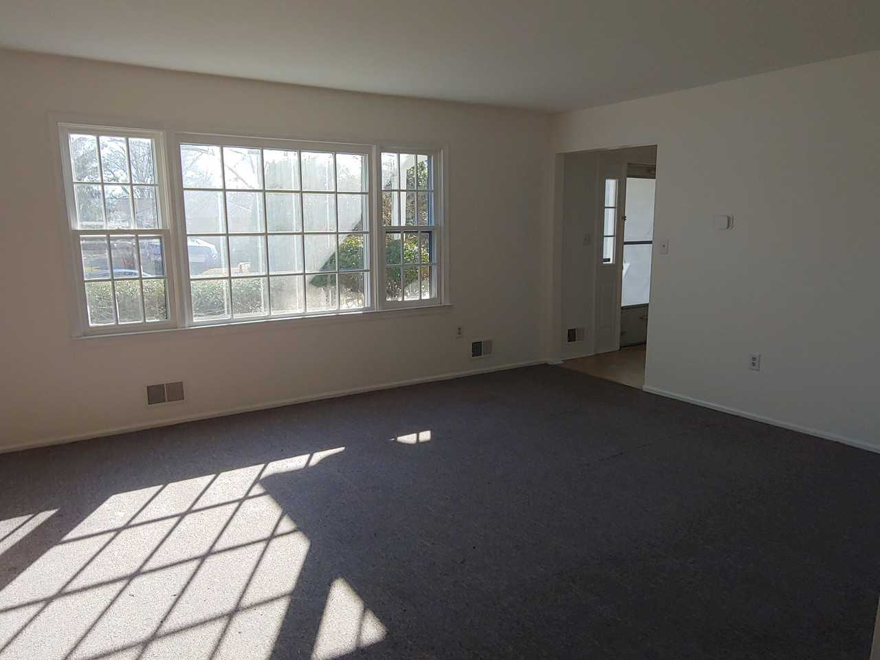 878 Paul Dr - Photo 2 of 18