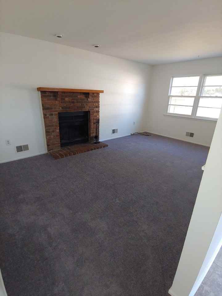 878 Paul Dr - Photo 4 of 18