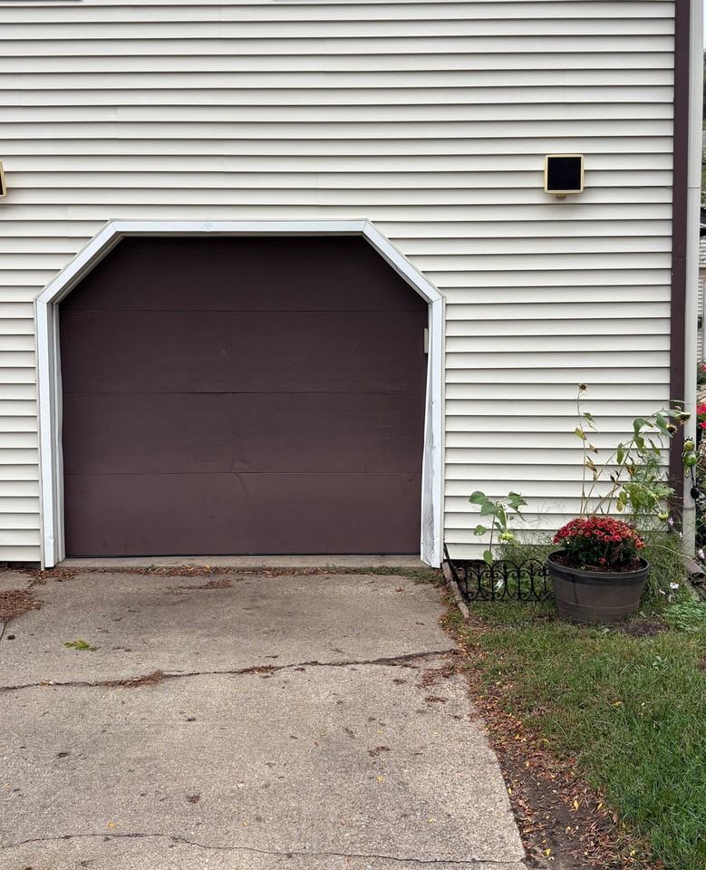 1022 Florence Ave - Photo 2 of 2