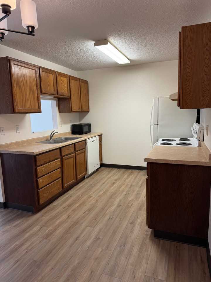 325 Summit Ave E #104